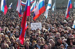 Biểu tình lớn phản đối  chính biến ở Ukraine